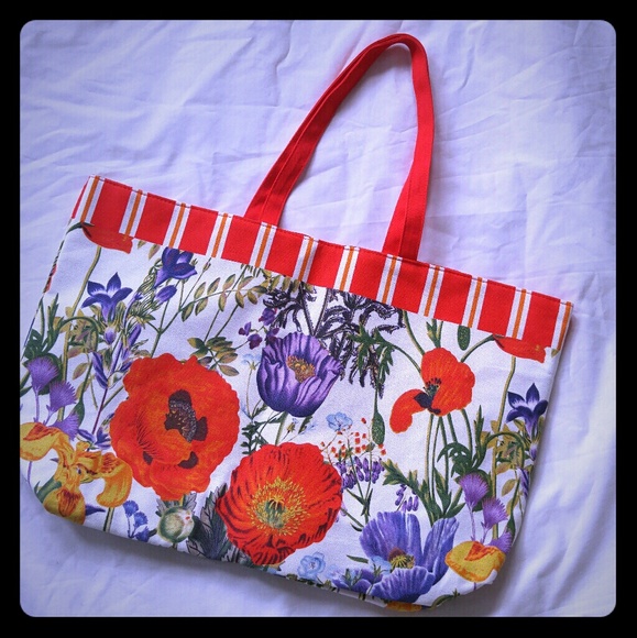 Estee Lauder Handbags - Bag